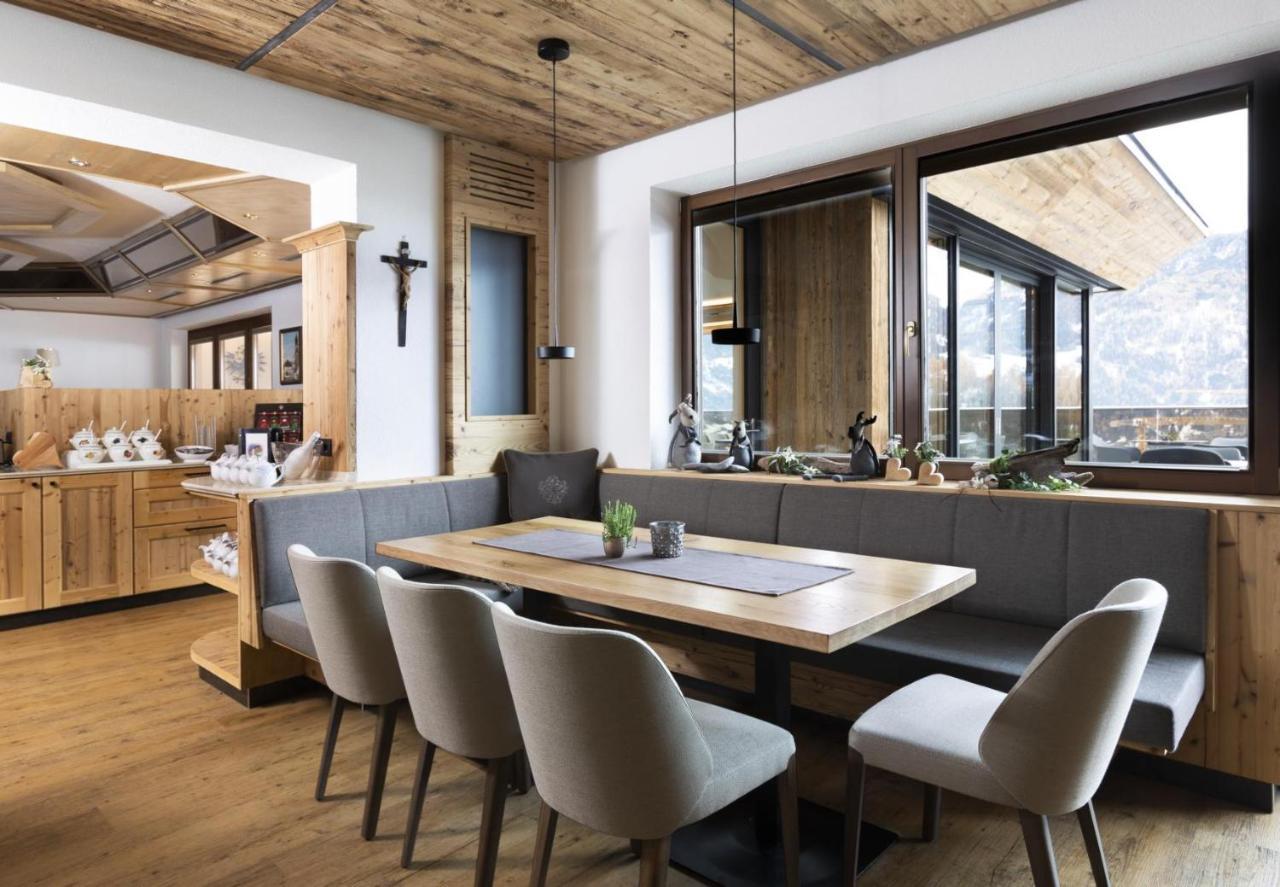 Hotel Garni Tirol ラディス エクステリア 写真