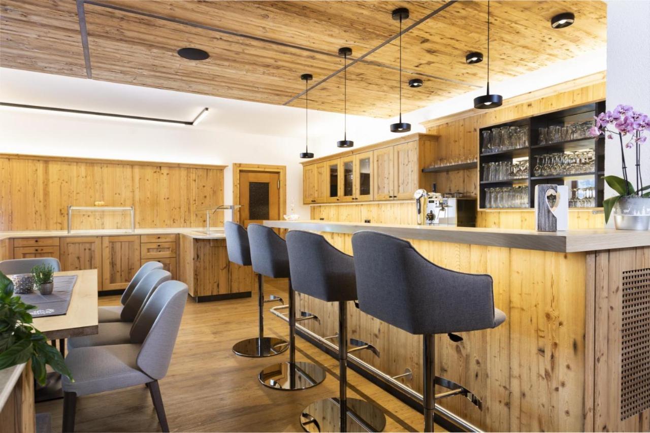 Hotel Garni Tirol ラディス エクステリア 写真