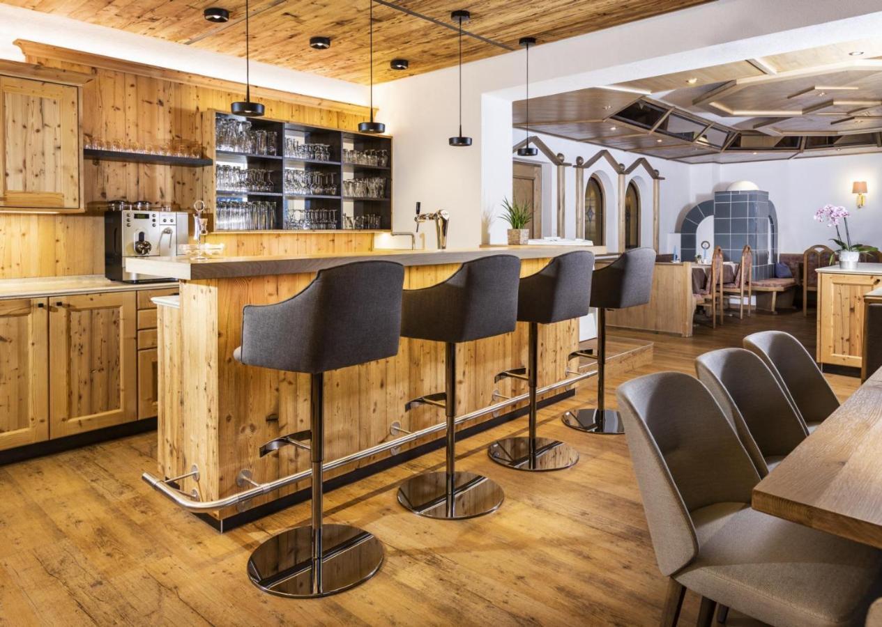 Hotel Garni Tirol ラディス エクステリア 写真