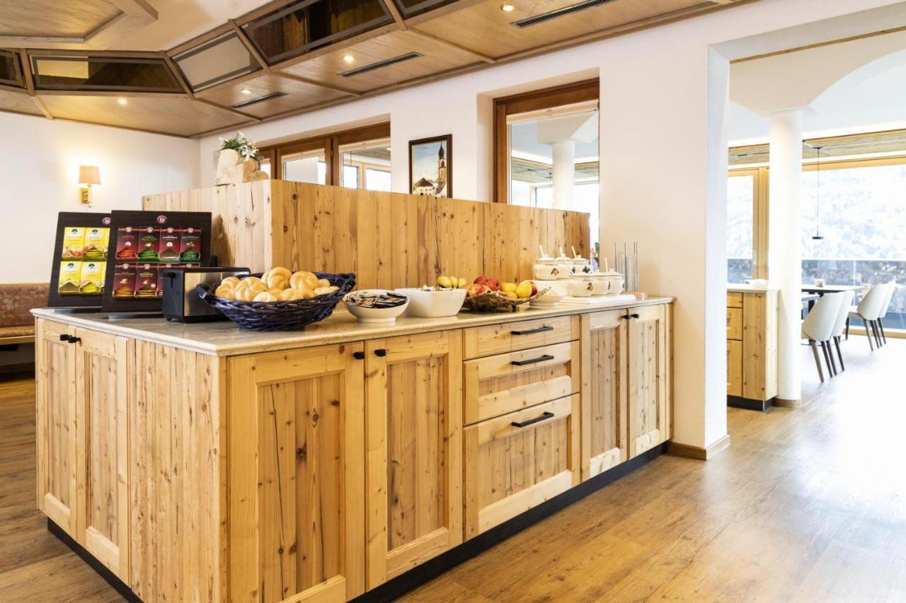 Hotel Garni Tirol ラディス エクステリア 写真