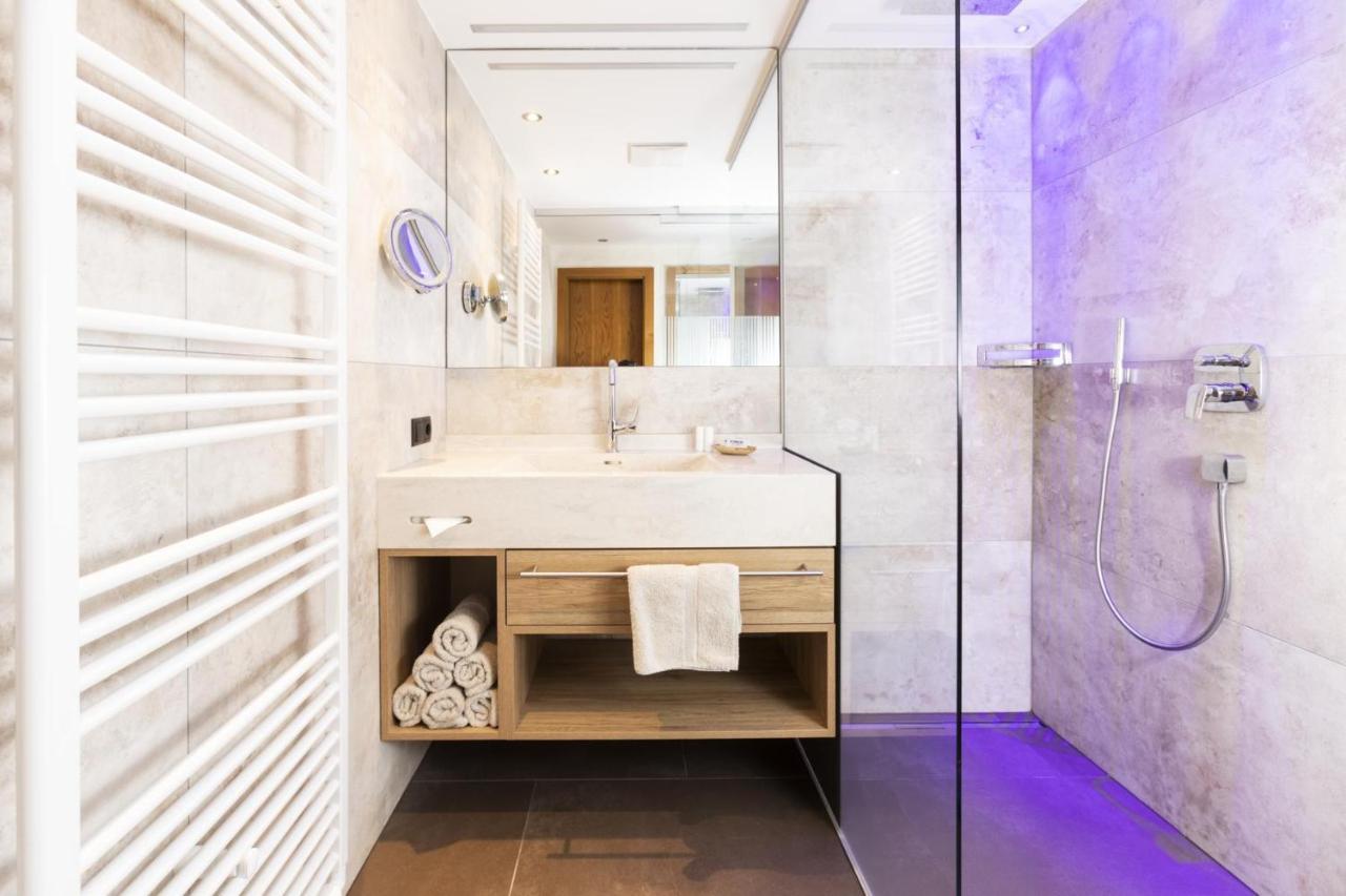 Hotel Garni Tirol ラディス エクステリア 写真