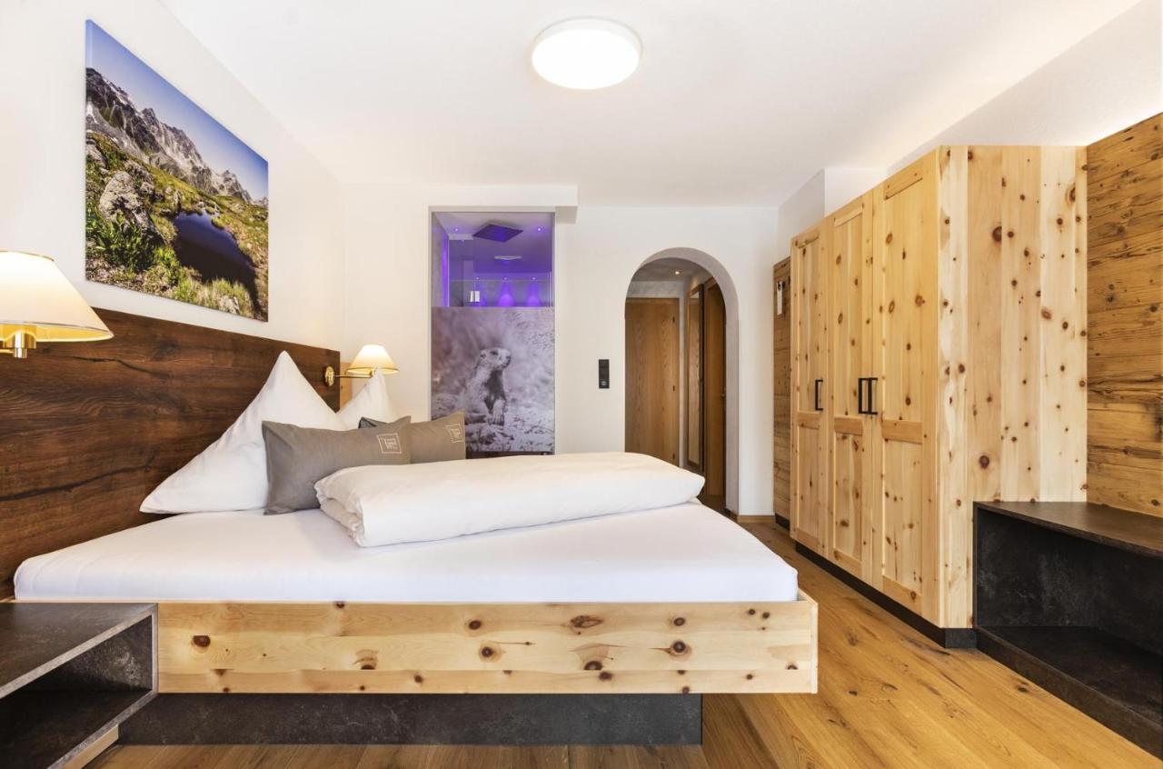 Hotel Garni Tirol ラディス エクステリア 写真