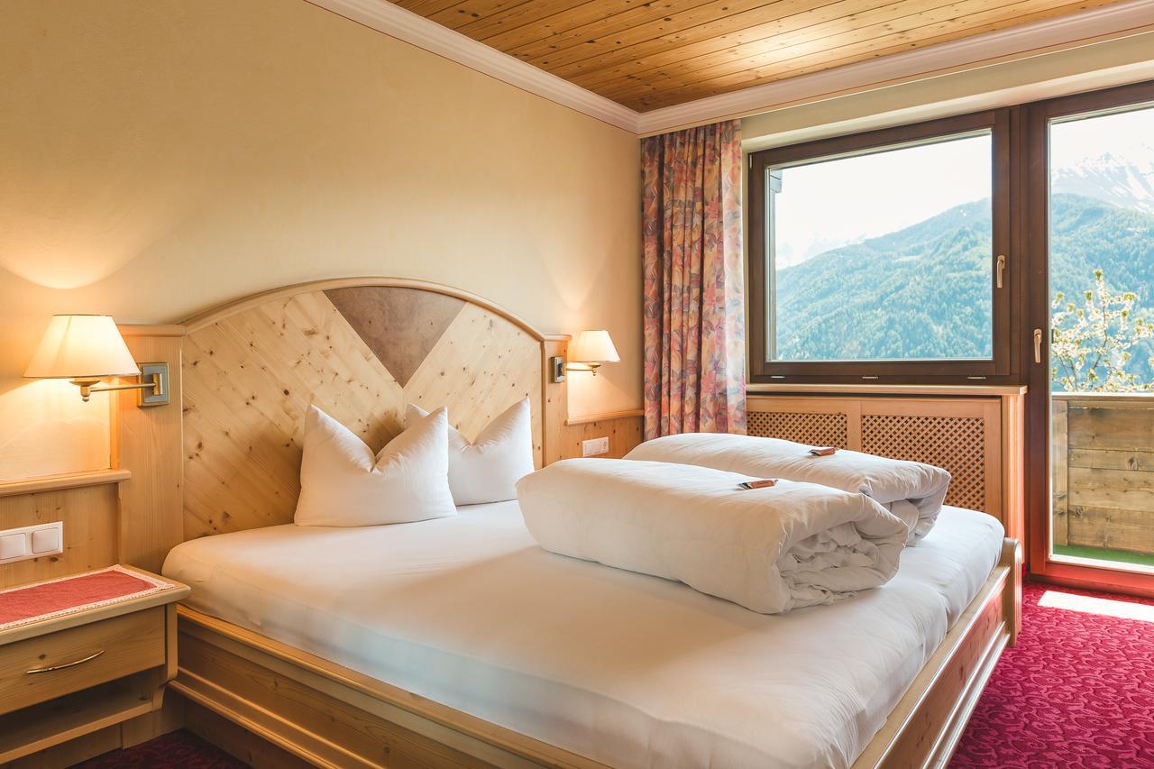 Hotel Garni Tirol ラディス エクステリア 写真