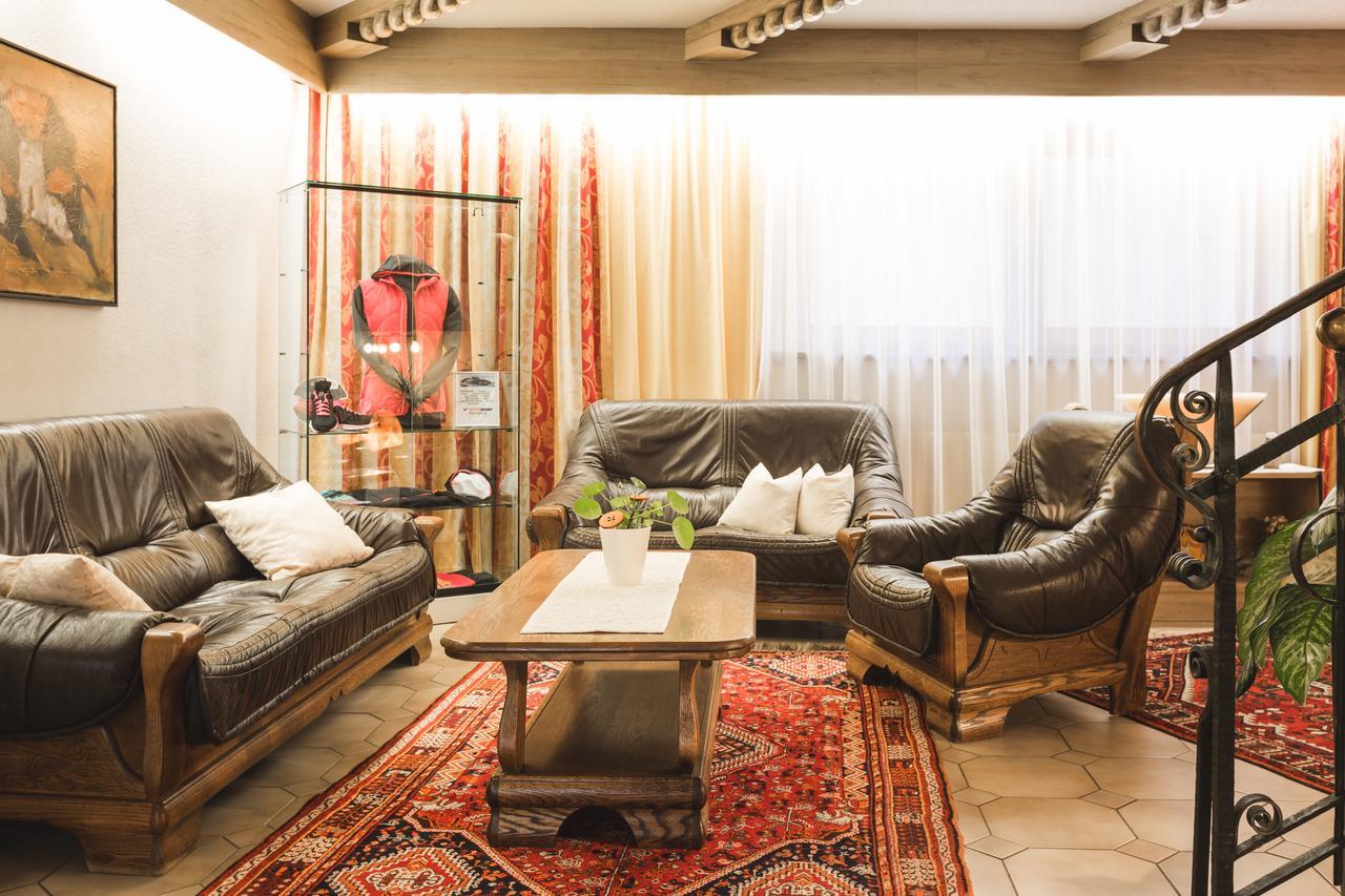 Hotel Garni Tirol ラディス エクステリア 写真