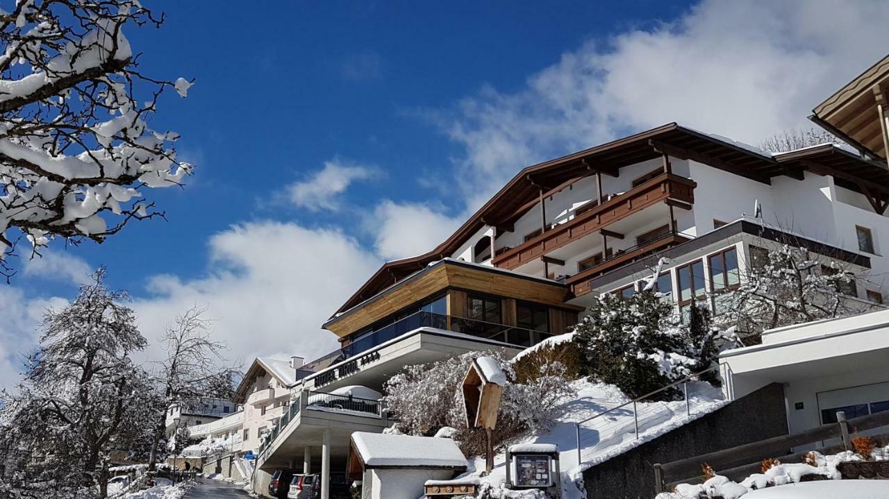 Hotel Garni Tirol ラディス エクステリア 写真