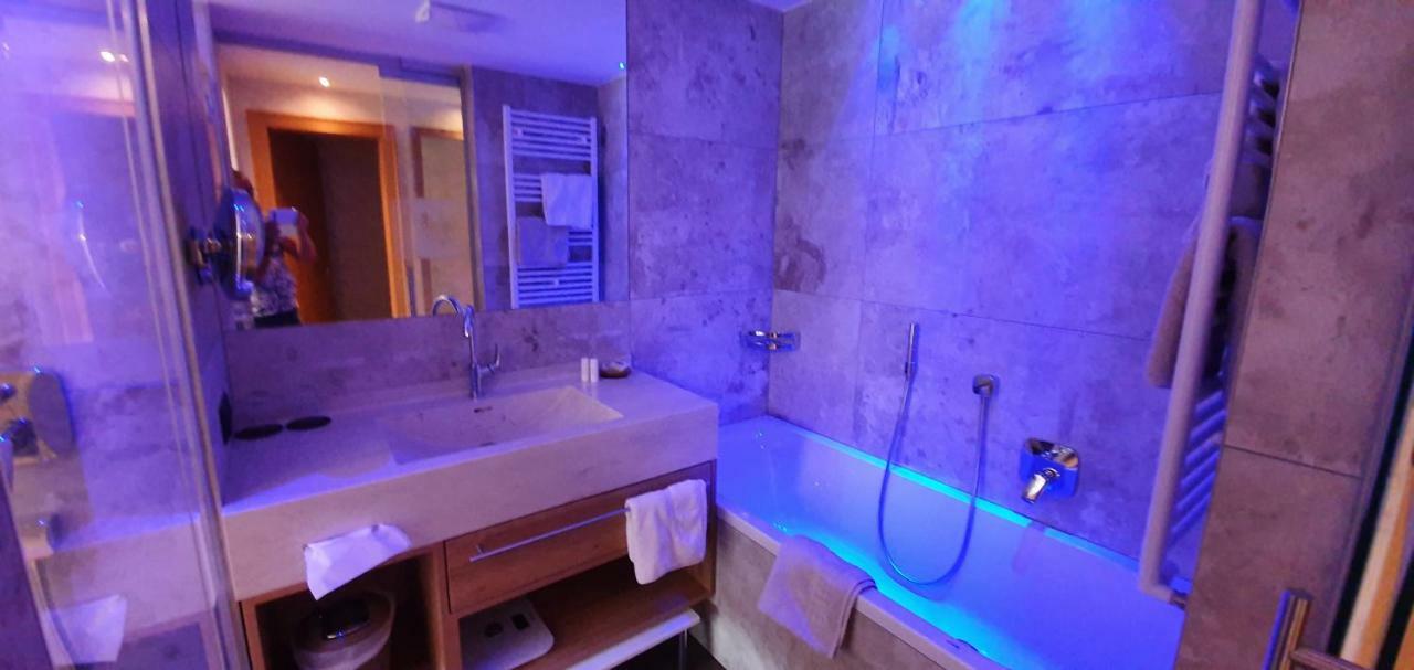 Hotel Garni Tirol ラディス エクステリア 写真