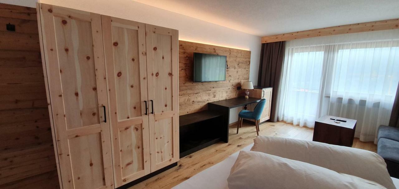 Hotel Garni Tirol ラディス エクステリア 写真